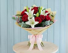 Букет цветов из:  Лилии и Розы в Приютово