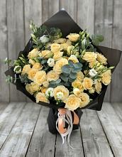 Букет цветов из:  Розы и Лизиантусы в Приютово