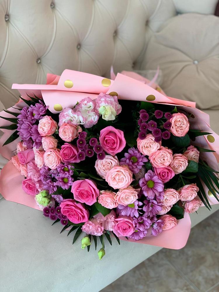 Букет цветов из: Хризантемы, Розы и Лизиантусы в Приютово