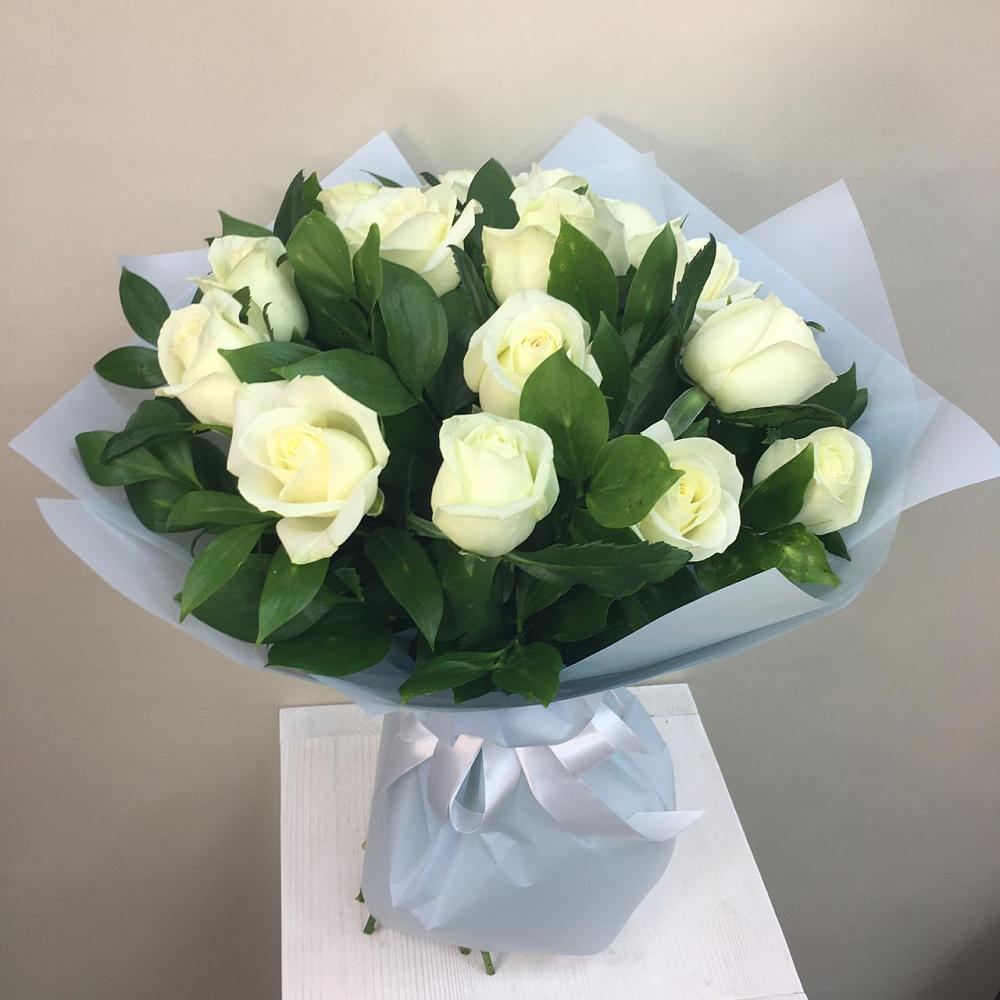 Букет 15 Белых роз Проуд в Приютово