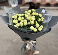 Букет Белые кустовые розы Солинеро в Приютово