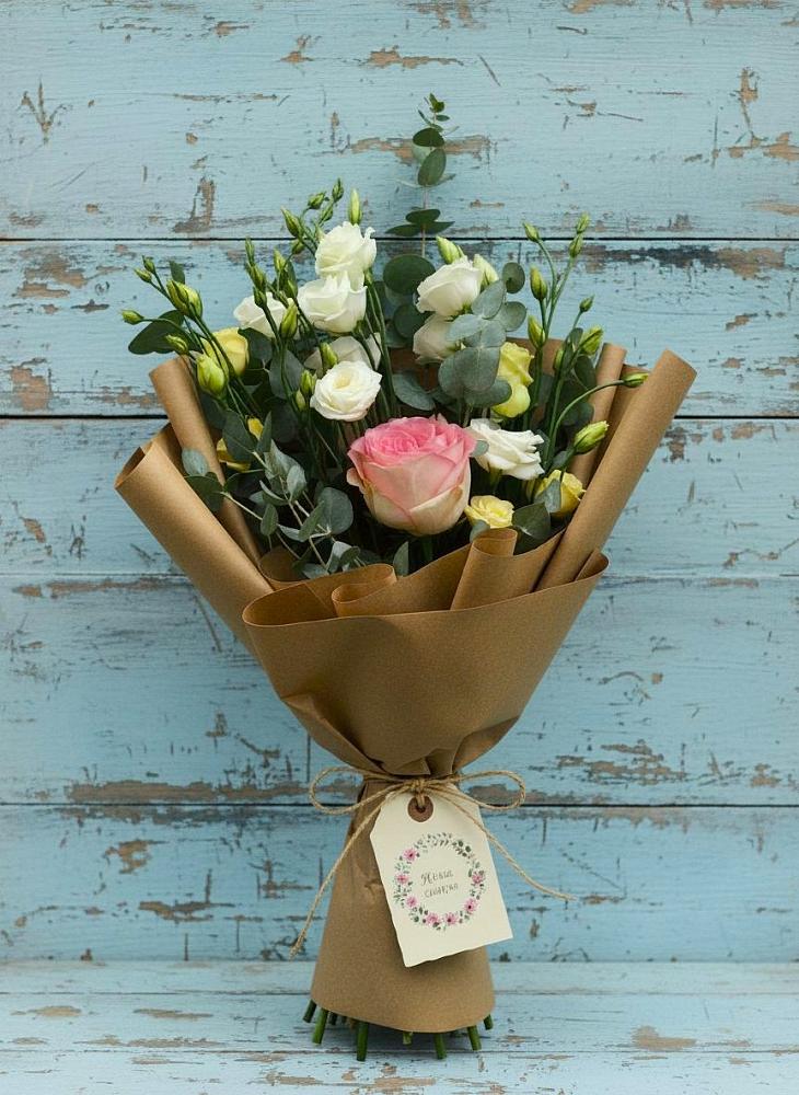 Букет цветов из: Розы и Лизиантусы в Приютово