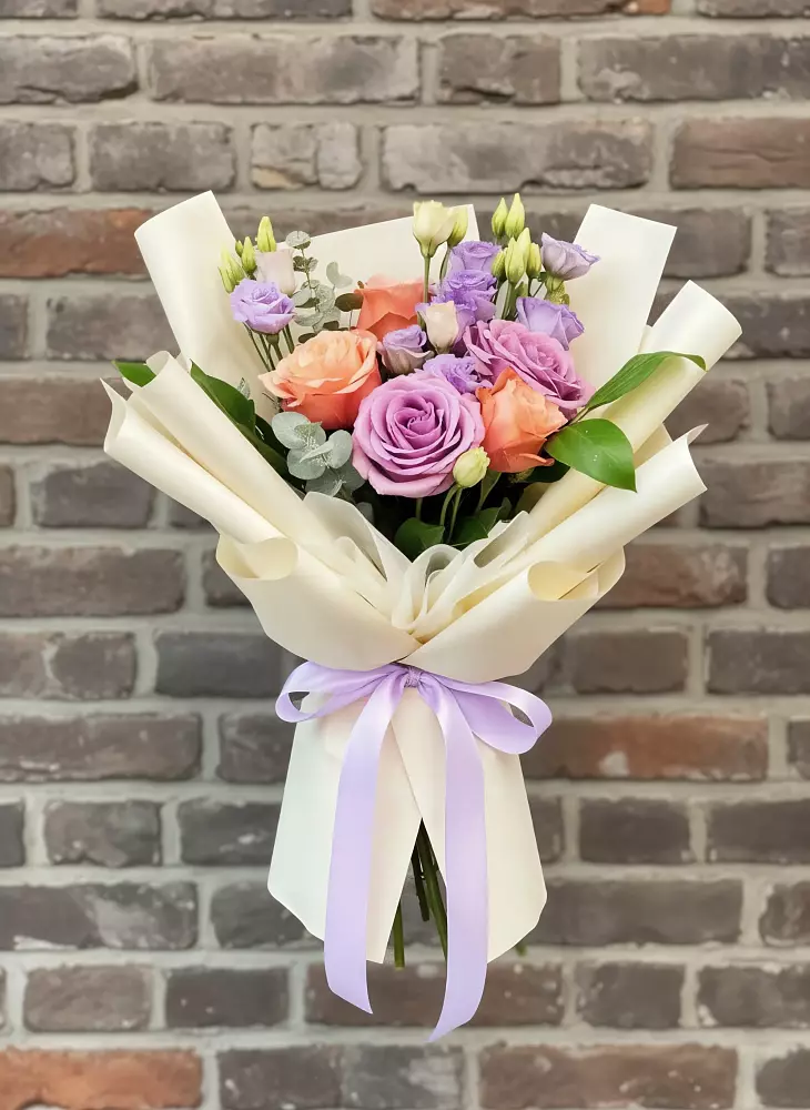 Букет цветов из: Лизиантусы и Розы в Приютово