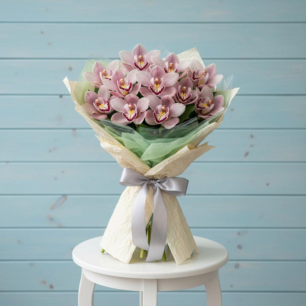 Букет цветов из: Орхидеи и Розы в Приютово