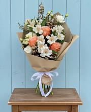 Букет цветов из:  Альстромерии, Лизиантусы, Розы и Хризантемы #REPLACE_PRED# Приютово
