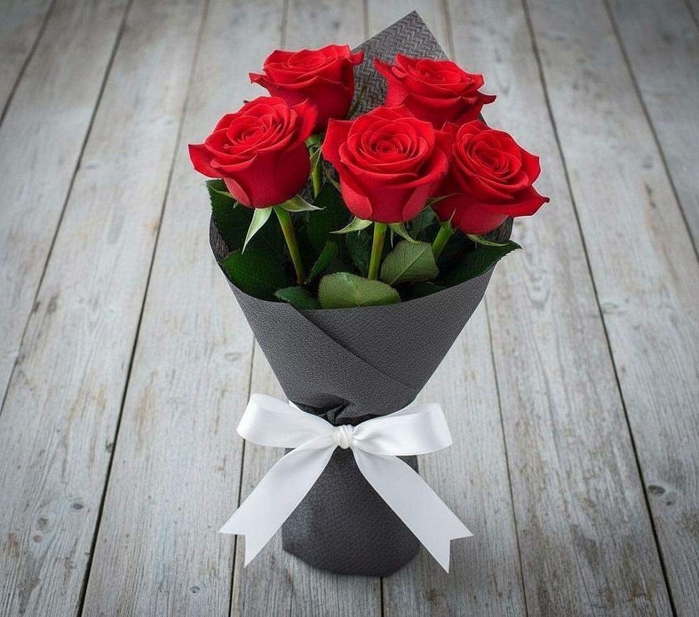 Букет 5 Красных роз Эдлесс Лав в Приютово