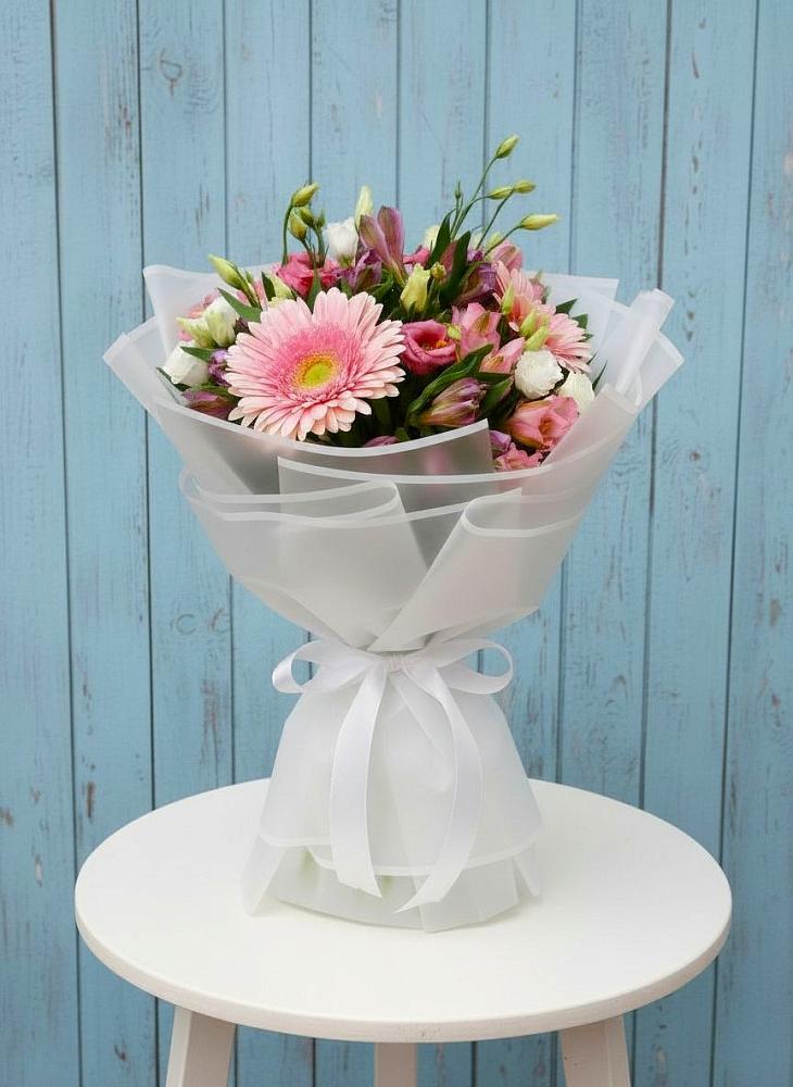 Букет цветов из: Герберы, Альстромерии и Лизиантусы в Приютово