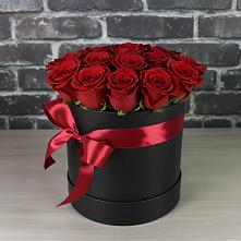 Цветочная композиция из Розы в шляпной коробке в Приютово