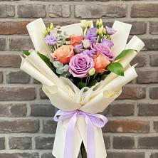 Букет цветов из:  Лизиантусы и Розы в Приютово