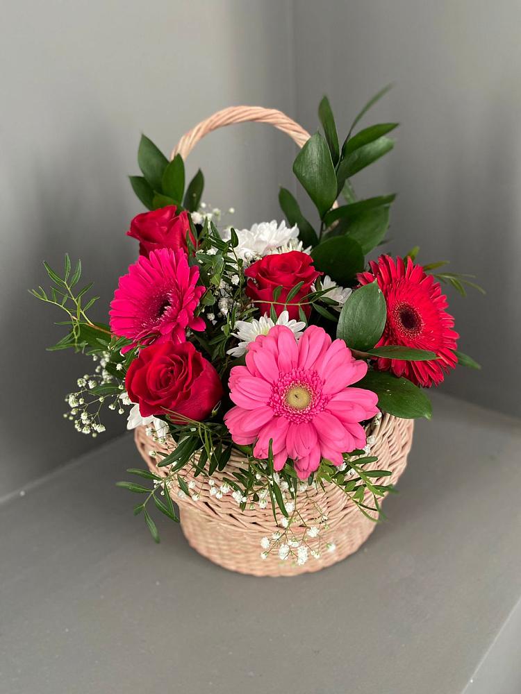 Цветочная композиция из Розы, Хризантемы и Герберы в корзине в Приютово