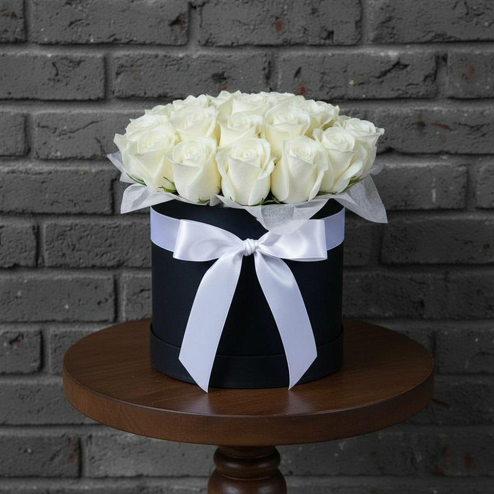 Цветочная композиция из Розы в шляпной коробке в Приютово