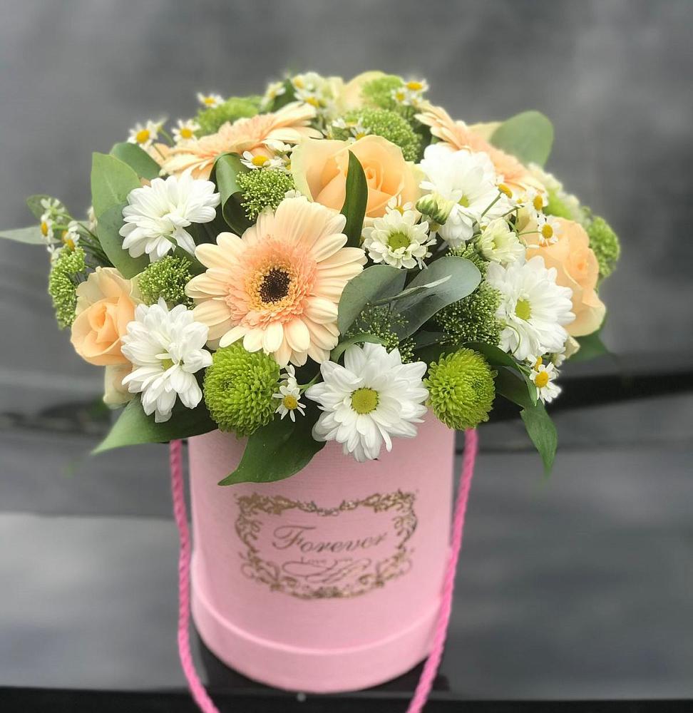 Цветочная композиция из Розы, Герберы и Хризантемы в шляпной коробке в Приютово