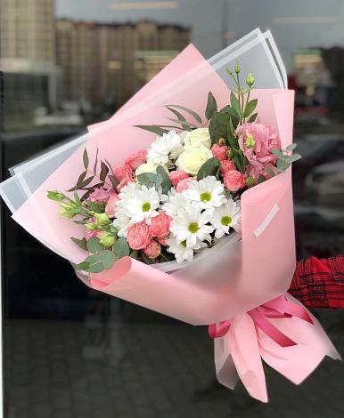 Букет цветов из: Розы, Лизиантусы и Хризантемы в Приютово