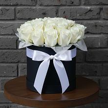 Цветочная композиция из Розы в шляпной коробке в Приютово