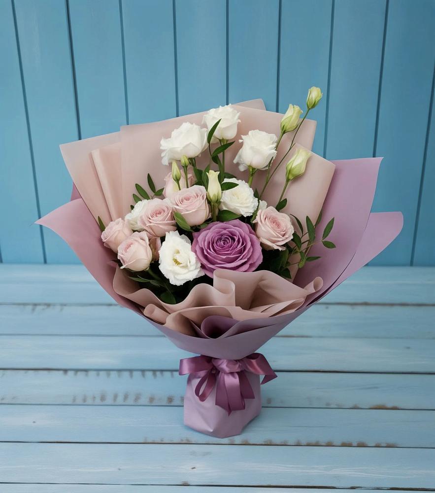 Букет цветов из: Розы и Лизиантусы в Приютово